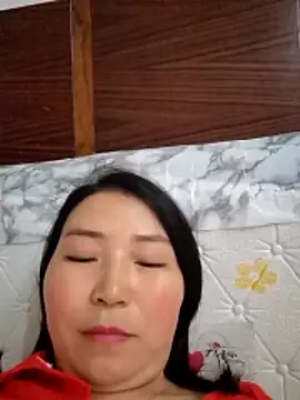lingling5200 online show from May 8, 2026, 5:50 pm