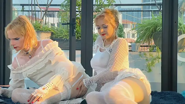 LolaSpaisTS online show from April 3, 2026, 11:44 pm