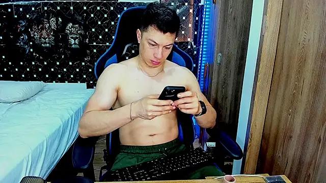 javiersexymann online show from July 27, 2026, 4:36 pm