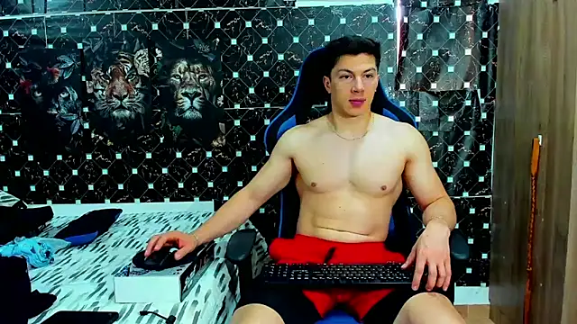 javiersexymann online show from May 8, 2026, 8:45 pm