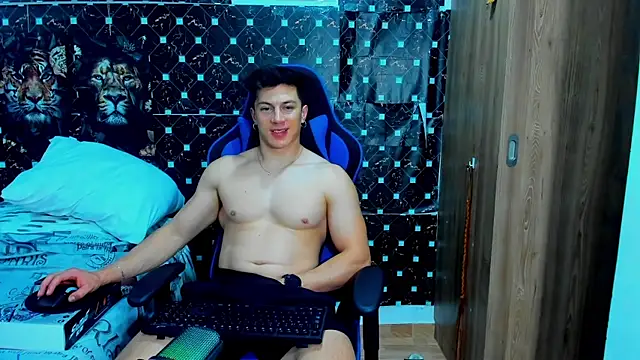 javiersexymann online show from December 16, 2025, 5:44 am