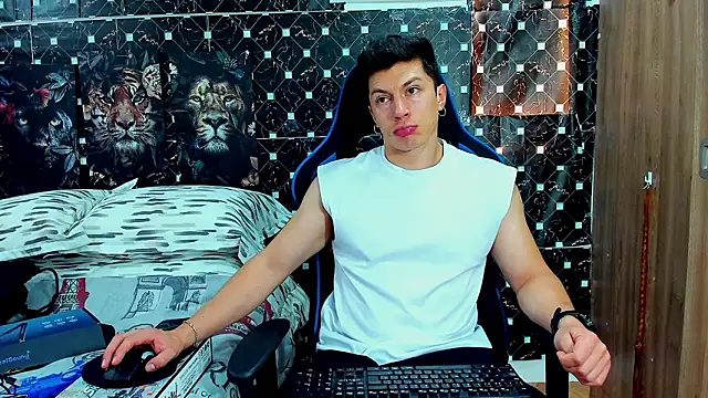 javiersexymann online show from March 3, 2026, 6:04 pm