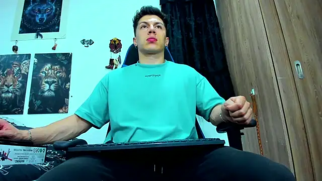 javiersexymann online show from March 21, 2025, 4:39 am