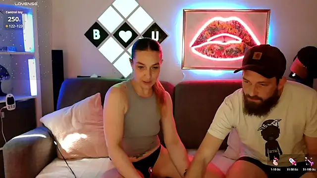 XBellaXundXUweX online show from April 26, 2026, 1:52 pm
