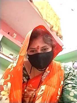 Snapshot of Rajnee33A chatting on April 13, 2026, 8:40 am Rajnee33A online show from April 13, 2026, 8:40 am