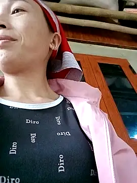 lucybaby00 online show from December 17, 2025, 9:25 am