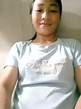 lucybaby00 online show from July 16, 2026, 11:24 pm