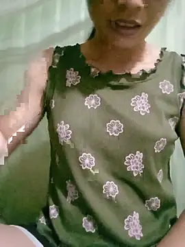 lucybaby00 online show from July 4, 2026, 10:25 pm