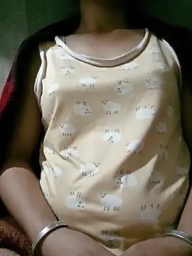 lucybaby00 online show from July 19, 2026, 11:23 pm