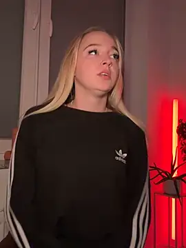 Snapshot of emilypeperoni chatting on March 26, 2026, 12:14 pm emilypeperoni online show from March 26, 2026, 12:14 pm