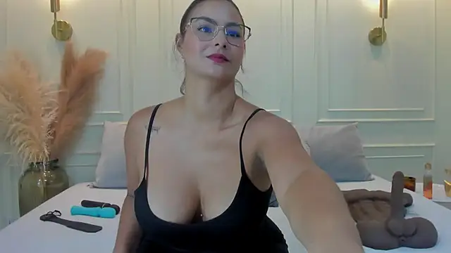 gabysanta  online show from May 6, 2026, 2:10 pm