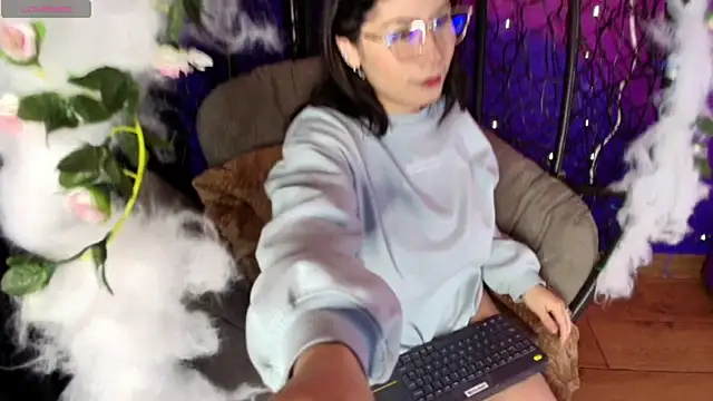 Snapshot of kitty_malach chatting on November 18, 2025, 4:49 am kitty malach online show from November 18, 2025, 4:49 am