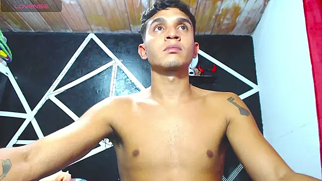 Angel latinboy online show from September 16, 2025, 7:37 pm