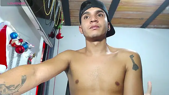 Angel latinboy online show from November 26, 2025, 1:33 pm