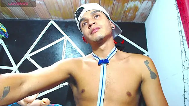 Angel latinboy online show from October 2, 2025, 10:35 pm