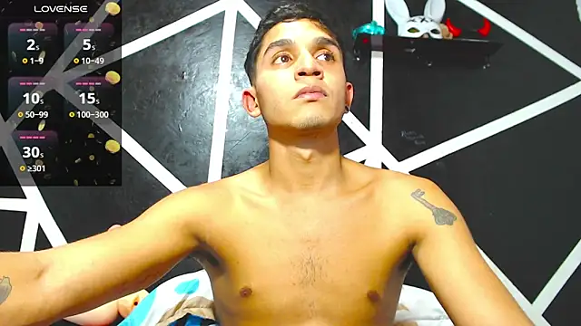 Angel latinboy online show from October 6, 2025, 10:21 pm