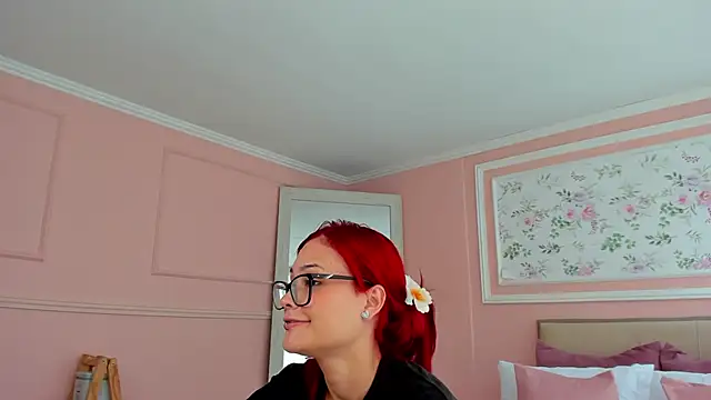 mae lyra online show from April 28, 2026, 5:28 pm