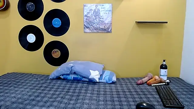 skinnyverus18 online show from March 22, 2026, 7:48 pm