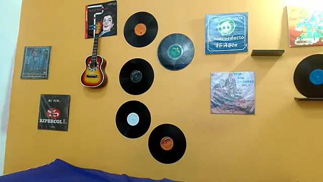 skinnyverus18 online show from November 15, 2025, 7:07 pm