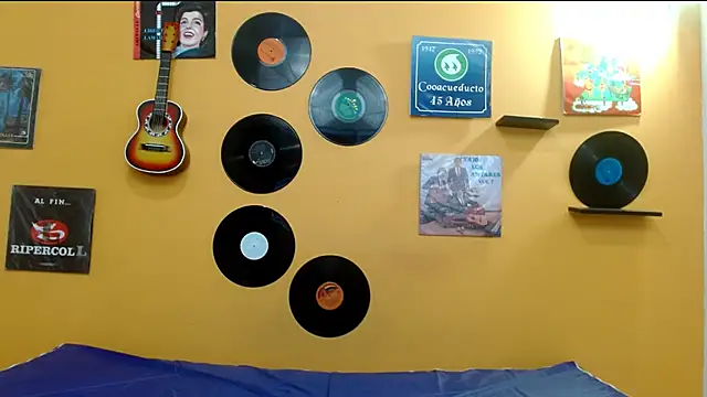 skinnyverus18 online show from November 30, 2025, 7:14 pm