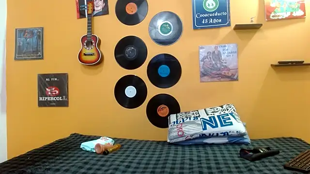 skinnyverus18 online show from November 1, 2025, 7:41 pm