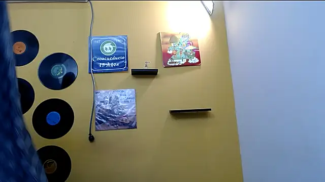 Snapshot of skinnyverus18 chatting on May 13, 2026, 7:32 pm skinnyverus18 online show from May 13, 2026, 7:32 pm