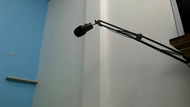 Snapshot of skinnyverus18 chatting on June 10, 2026, 1:45 pm skinnyverus18 online show from June 10, 2026, 1:45 pm