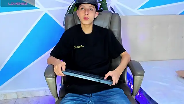 ArthurCox online show from September 22, 2025, 6:14 pm