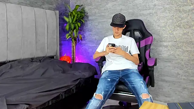 ArthurCox online show from October 30, 2025, 5:32 pm