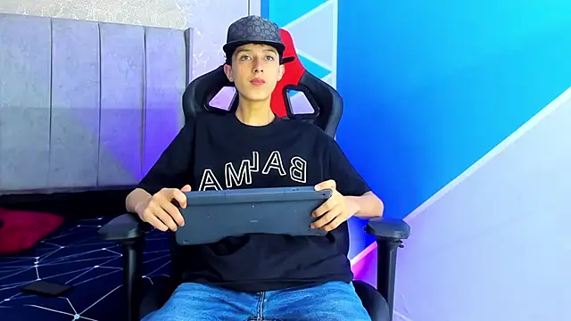 ArthurCox online show from October 2, 2025, 11:30 pm