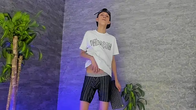 ArthurCox online show from September 26, 2025, 7:54 pm