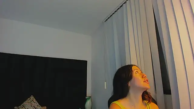 SaraWagner  online show from September 10, 2025, 6:07 pm