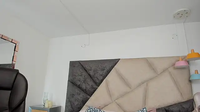 SaraWagner  online show from September 21, 2025, 6:13 pm