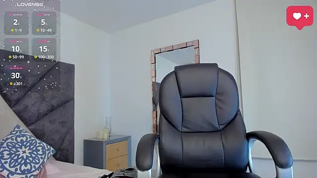 SaraWagner  online show from October 11, 2025, 12:11 am