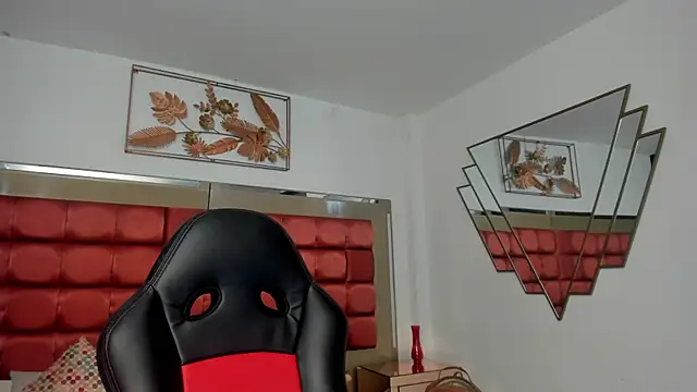 SaraWagner  online show from September 15, 2025, 6:08 pm