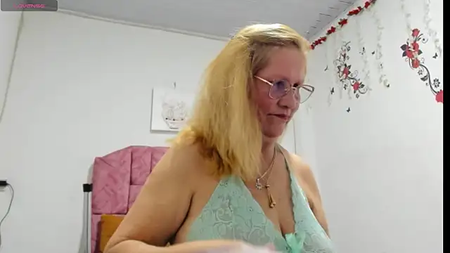 esmeraldaladys online show from July 22, 2026, 7:16 pm