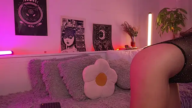 Snapshot of sophieee_art chatting on February 26, 2026, 4:34 am sophieee art online show from February 26, 2026, 4:34 am