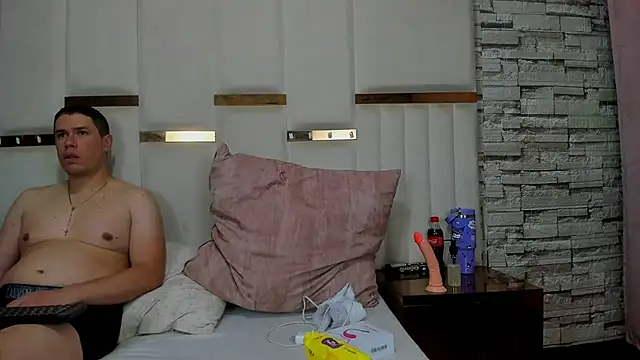 CandyandSteven online show from December 14, 2025, 2:51 am