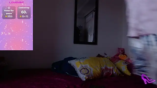 AllysonStonne online show from November 12, 2025, 7:40 pm