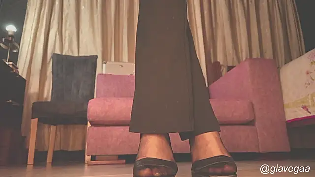 gigifontaine   online show from December 3, 2025, 9:58 pm