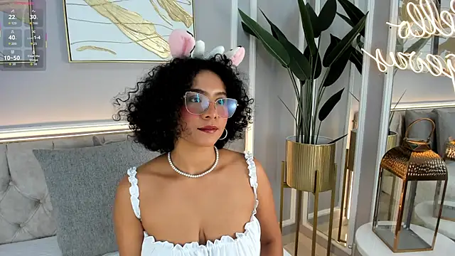 ellette   online show from September 13, 2025, 7:03 pm