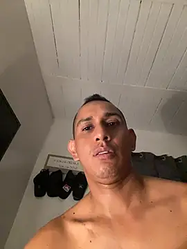 Snapshot of Jota_Alejand chatting on May 13, 2026, 3:35 am Jota Alejand online show from May 13, 2026, 3:35 am