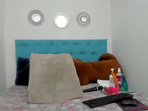 candy big tits18 online show from November 19, 2025, 11:38 pm