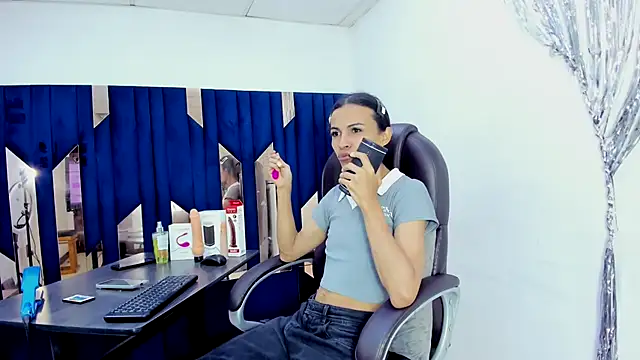 Aisha hotts777 online show from July 28, 2026, 7:39 pm