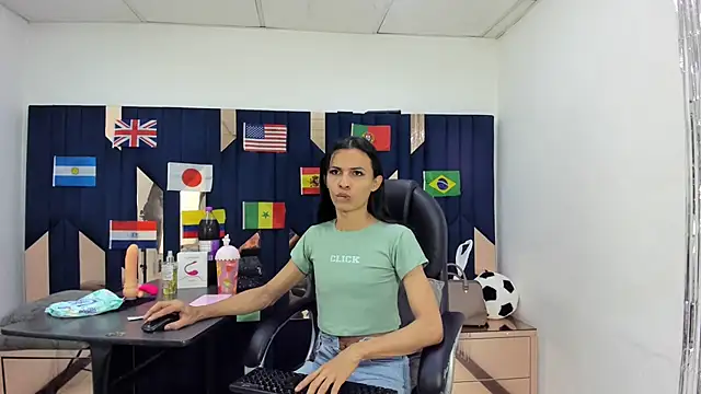 Aisha hotts777 online show from July 5, 2026, 8:37 pm