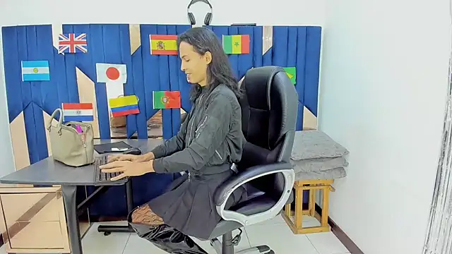 Aisha hotts777 online show from June 29, 2026, 6:18 pm