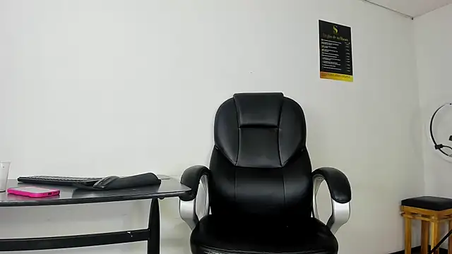 Aisha hotts777 online show from November 29, 2025, 3:50 am