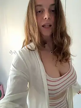 TenderLaGlamor online show from November 18, 2025, 12:19 pm