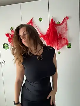 TenderLaGlamor online show from October 31, 2025, 12:02 pm