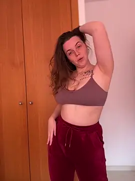 TenderLaGlamor online show from February 1, 2026, 2:48 pm